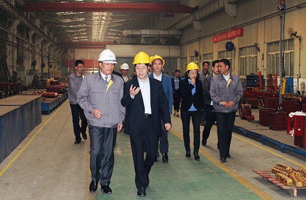 西安市委常委、常務(wù)副市長岳華峰蒞臨西瑪電機(jī)調(diào)研指導(dǎo)。