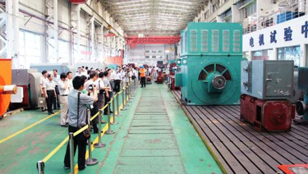 西安泰富西瑪電機(jī)成功開發(fā)YR系列4500KW大型廢鋼鐵破碎電機(jī)。
