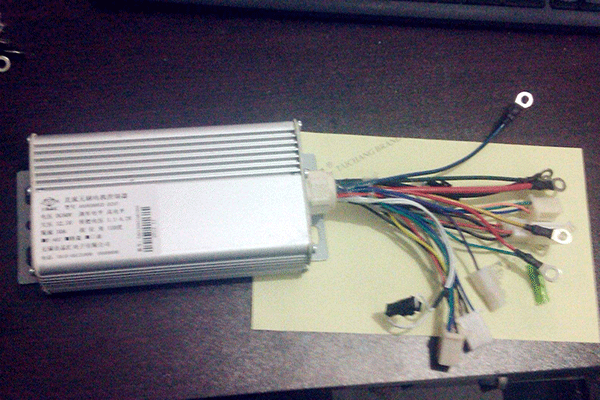 Z2直流電機(jī)控制器的安裝過程分享。